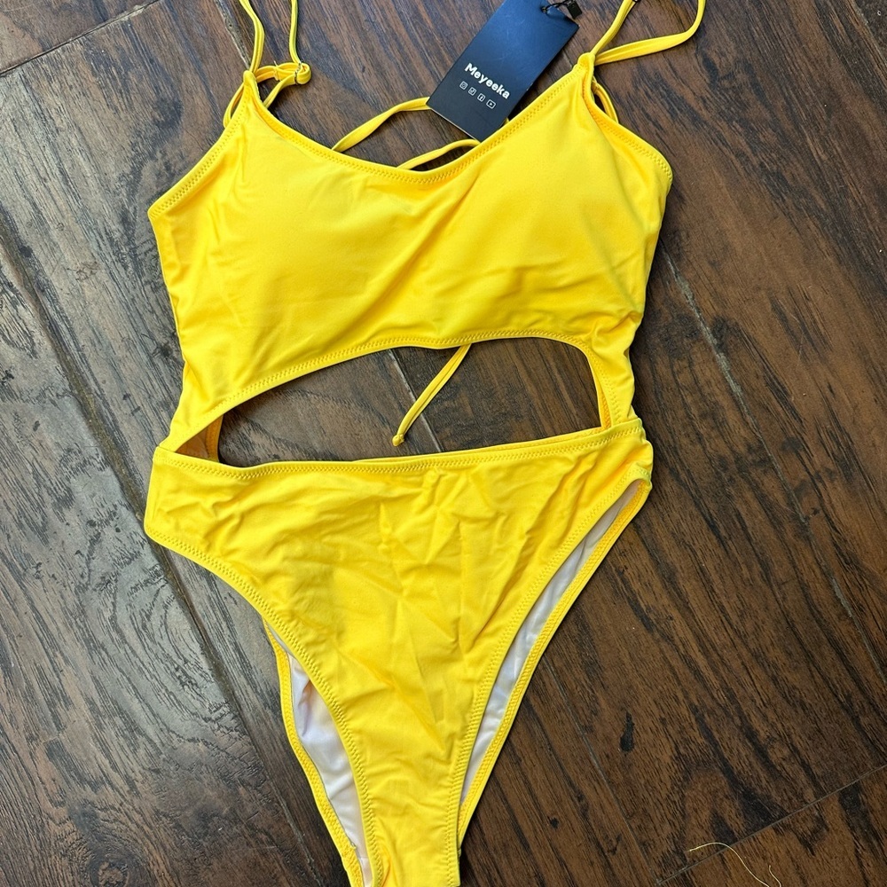 Meyeeka Cut Out High Cut One Piece Size M.  <<<102>>> - Picture 3 of 6